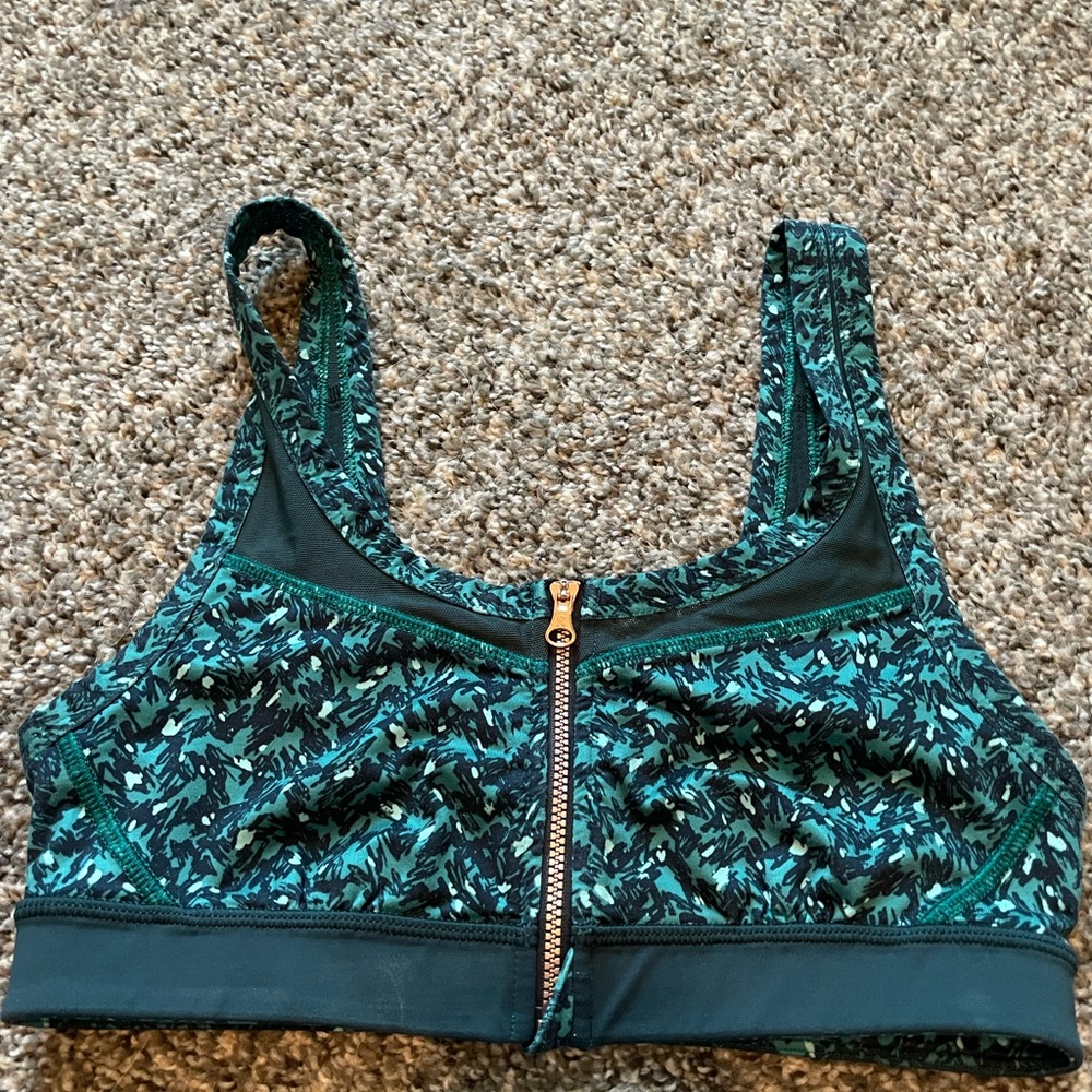 lululemon sports bra. size 6.